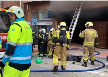 Doi pompieri au murit după explozia unui Porsche Taycan electric