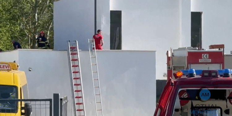 Mehedinți: Un profesor a căzut pe acoperișul sălii de sport în timp ce încerca să recupereze o minge