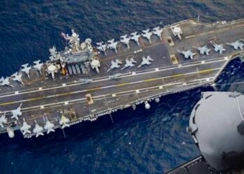 USS Carl Vinson se îndreaptă spre Orientul Mijlociu
