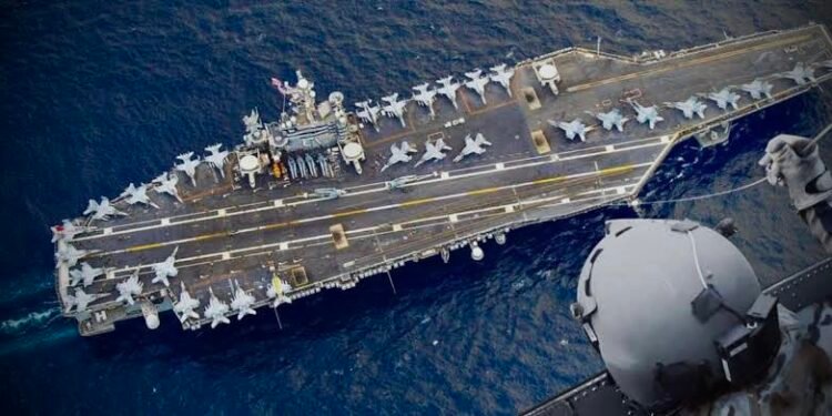 USS Carl Vinson se îndreaptă spre Orientul Mijlociu