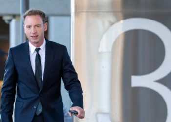 Politician condamnat pentru furnizarea de droguri după ce a negat acuzațiile invocând un „deepfake”