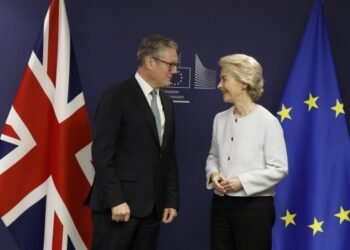 Marea Britanie ar putea reveni în jocul apărării europene: Keir Starmer discută un pact strategic cu Ursula von der Leyen