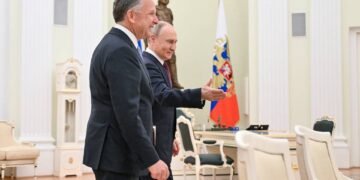 Putin a vorbit trei ore cu trimisul lui Trump