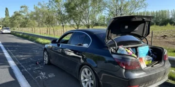 A oprit pe banda de urgență și a fost spulberat de un camion