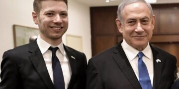 Netanyahu îl critică dur pe Macron, fiul îl înjură