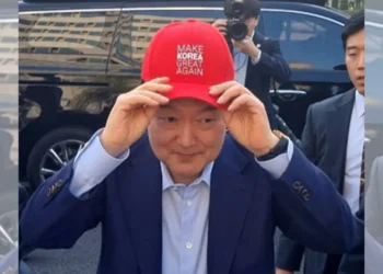 Percheziții în biroul fostului președinte, după tentativa de impunere a legii marțiale