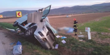 Șoferul microbuzului și două pasagere au murit pe loc