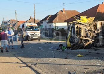 Trei vehicule implicate, trafic blocat complet – ACUM