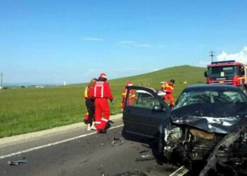 A intrat pe contrasens. Impactul a fost frontal!