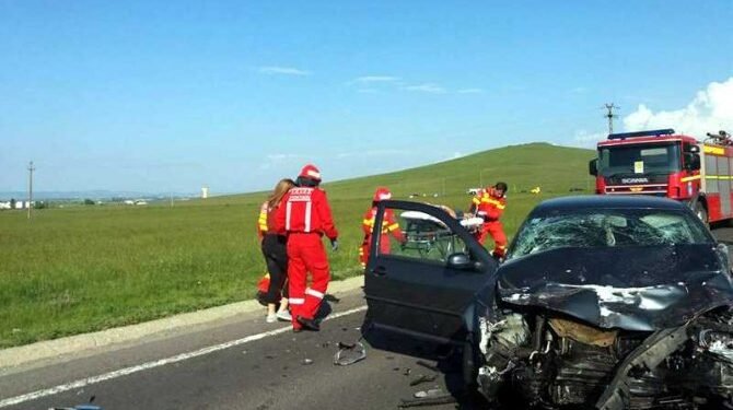 A intrat pe contrasens. Impactul a fost frontal!