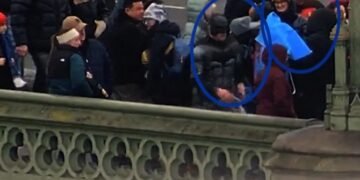 Doi escroci români prinși în flagrant de „Batman și Robin” ai poliției londoneze