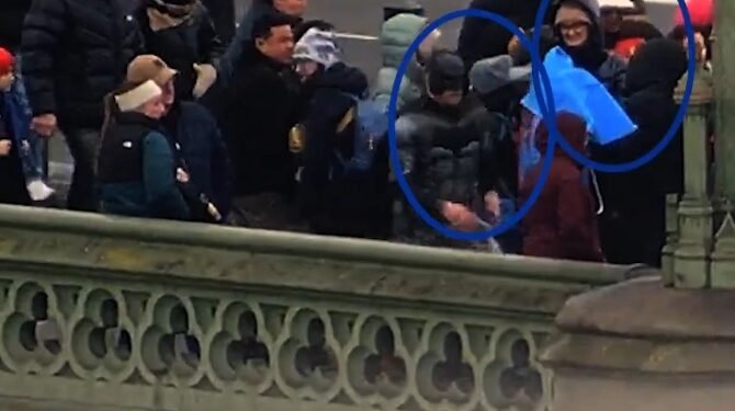 Doi escroci români prinși în flagrant de „Batman și Robin” ai poliției londoneze