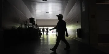 Pană de curent masivă: Transportul și infrastructura afectate, mii de persoane blocate în metrouri