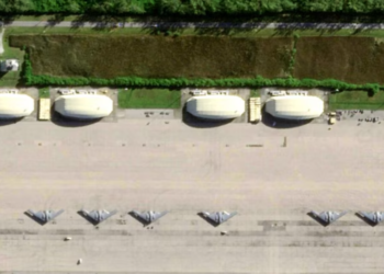 Tot mai multe bombardiere în apropiere de Iran