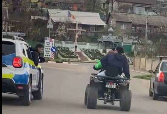 Trei copii pe ATV au fugit de polițiști – VIDEO
