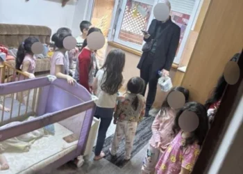 Zeci de copii răpiți, găsiți într-o casă din Bosnia