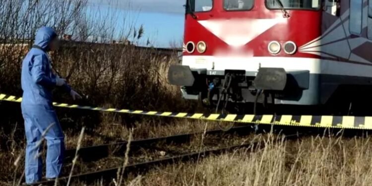 A ținut-o pe șine să dea trenul peste ea