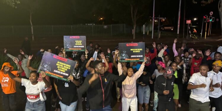 Cum protestează tinerii din Africa de Sud, pentru o fetiță de 7 ani – VIDEO