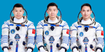Trei astronauți pregătiți pentru misiunea Shenzhou-20: Chen Dong revine ca lider de echipaj