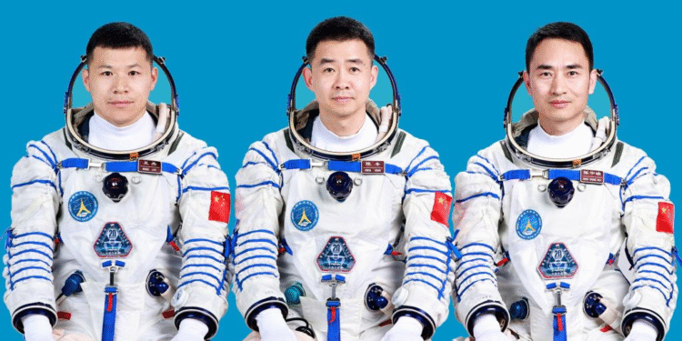 Trei astronauți pregătiți pentru misiunea Shenzhou-20: Chen Dong revine ca lider de echipaj