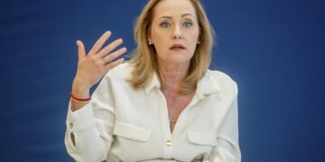 Lasconi, votată în decembrie, presată acum să se retragă