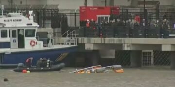 Șase morți după prăbușirea unui elicopter turistic