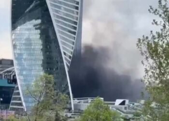Explozie urmată de incendiu la un centru comercial din Moscova