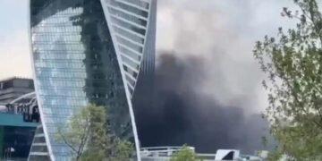 Explozie urmată de incendiu la un centru comercial din Moscova