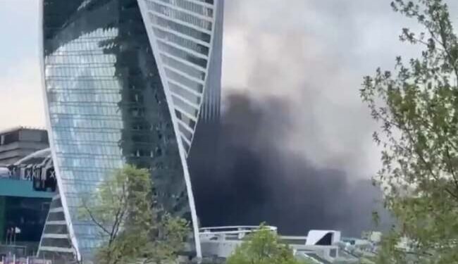 Explozie urmată de incendiu la un centru comercial din Moscova