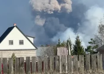 Explozie puternică lângă un depozit de muniție din Rusia. Evacuări masive!