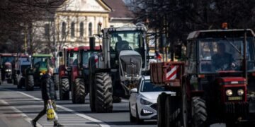 Fermierii au blocat drumuri și puncte de frontieră împotriva importurilor din afara UE