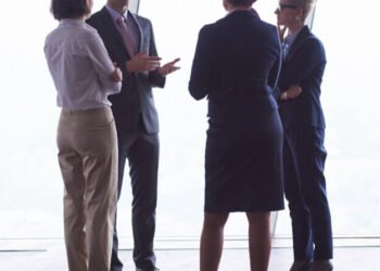 Funcționar acuzat că avea trei joburi full-time în același timp, la stat