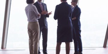 Funcționar acuzat că avea trei joburi full-time în același timp, la stat