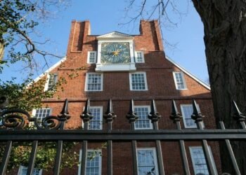 Trump numeşte Universitatea Harvard o „glumă” care nu merită subvenţii federale