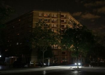 Miracol în timpul penei de curent. Nou-născut prematur, salvat de recepționerul hotelului