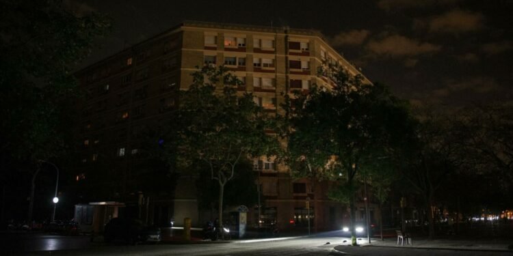 Miracol în timpul penei de curent. Nou-născut prematur, salvat de recepționerul hotelului