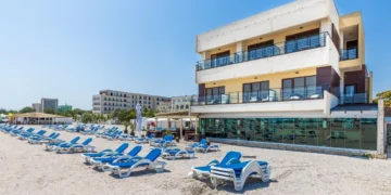 Vinde un hotel la Mamaia, pe malul mării. Cât costă!