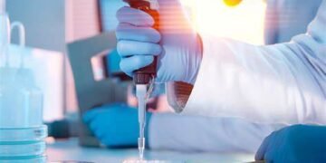 Eroare într-o clinică de fertilitate: O femeie a născut copilul altcuiva după un schimb accidental de embrioni