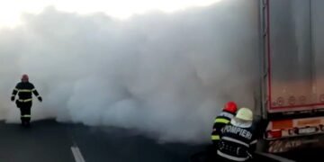 TIR cuprins de flăcări pe Drumul Expres Pitești – Craiova