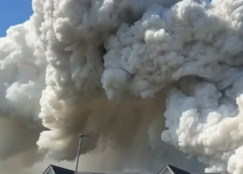 Incendiu devastator la o fabrică de reciclare a bateriilor