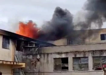 Mesaj RoAlert la Arad, din cauza fumului