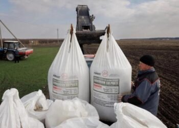 Importurile de îngrășăminte ale Poloniei din Rusia ating un nou record. Fermierii se pregătesc pentru tarifele UE