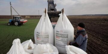 Importurile de îngrășăminte ale Poloniei din Rusia ating un nou record. Fermierii se pregătesc pentru tarifele UE