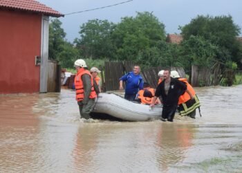 Ponta spune că a inundat satele din Oltenia, să salveze Serbia