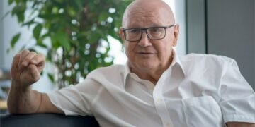 Ioan Mircea Pașcu, fost ministru al Apărării din România: „Rusia vrea să reconstruiască URSS. Dacă are forță, și imperiul sovietic”