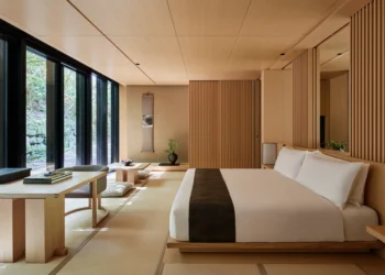 Hotelul cere unui turist israelian să semneze o declarație privind crimele de război