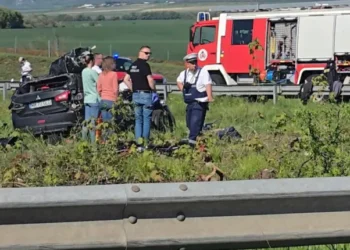 Trei persoane au murit pe M1. Mașina e de România!