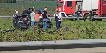 Trei persoane au murit pe M1. Mașina e de România!