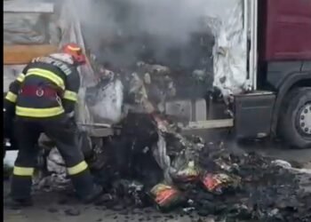 A luat foc o mașină cu cărbune