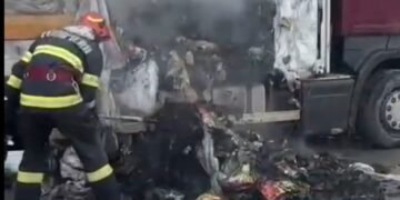 A luat foc o mașină cu cărbune